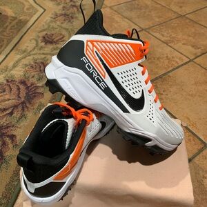 NIKE FORCE SAVAGE PRO 3 LINEMAN FOOTBALL CLEATS